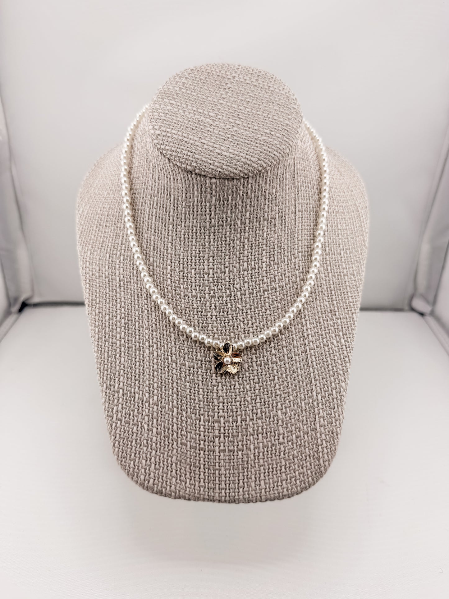 Minimalist Floral Pendant Necklace