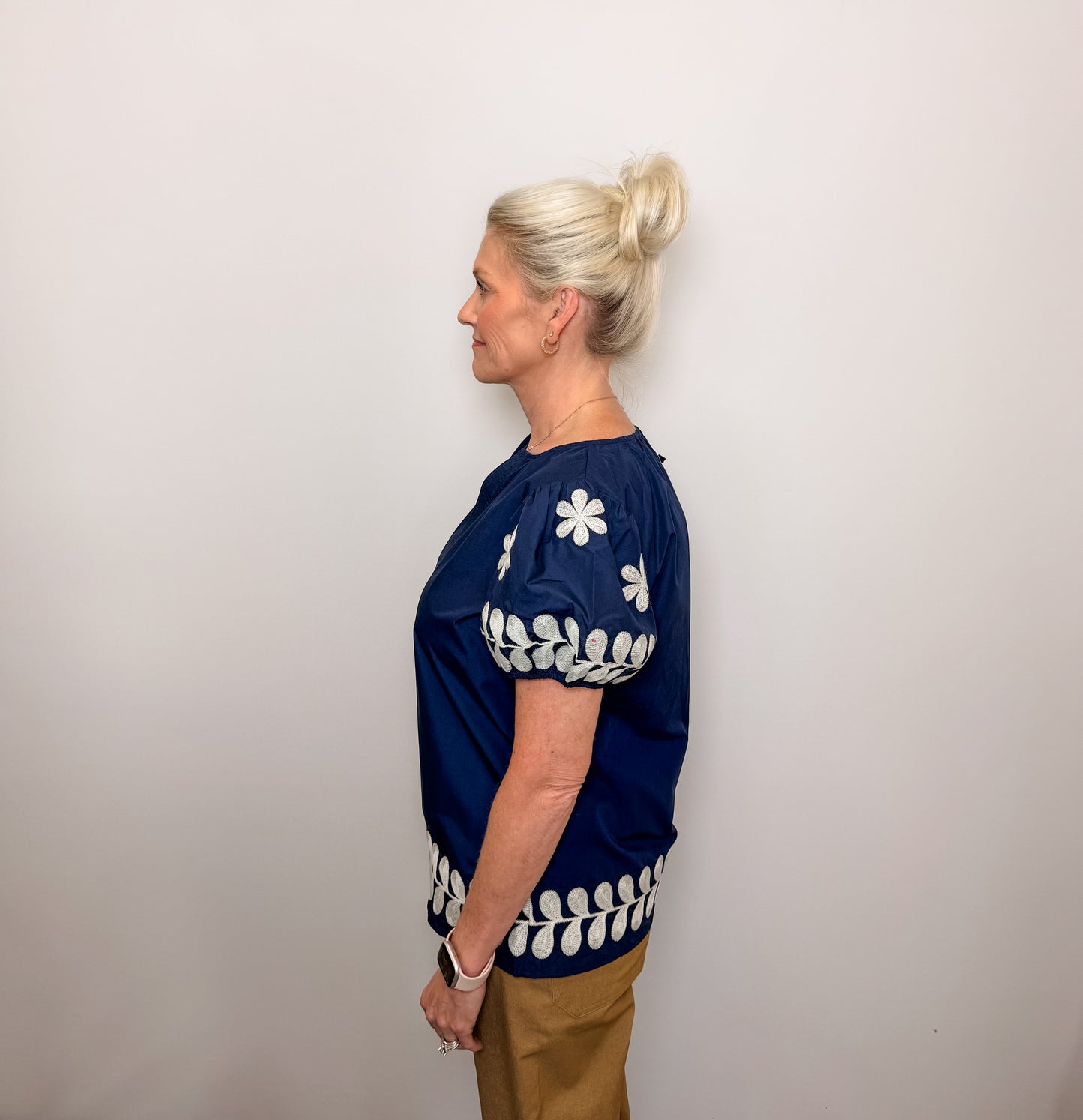 Short Puff Sleeve V-Neck Top