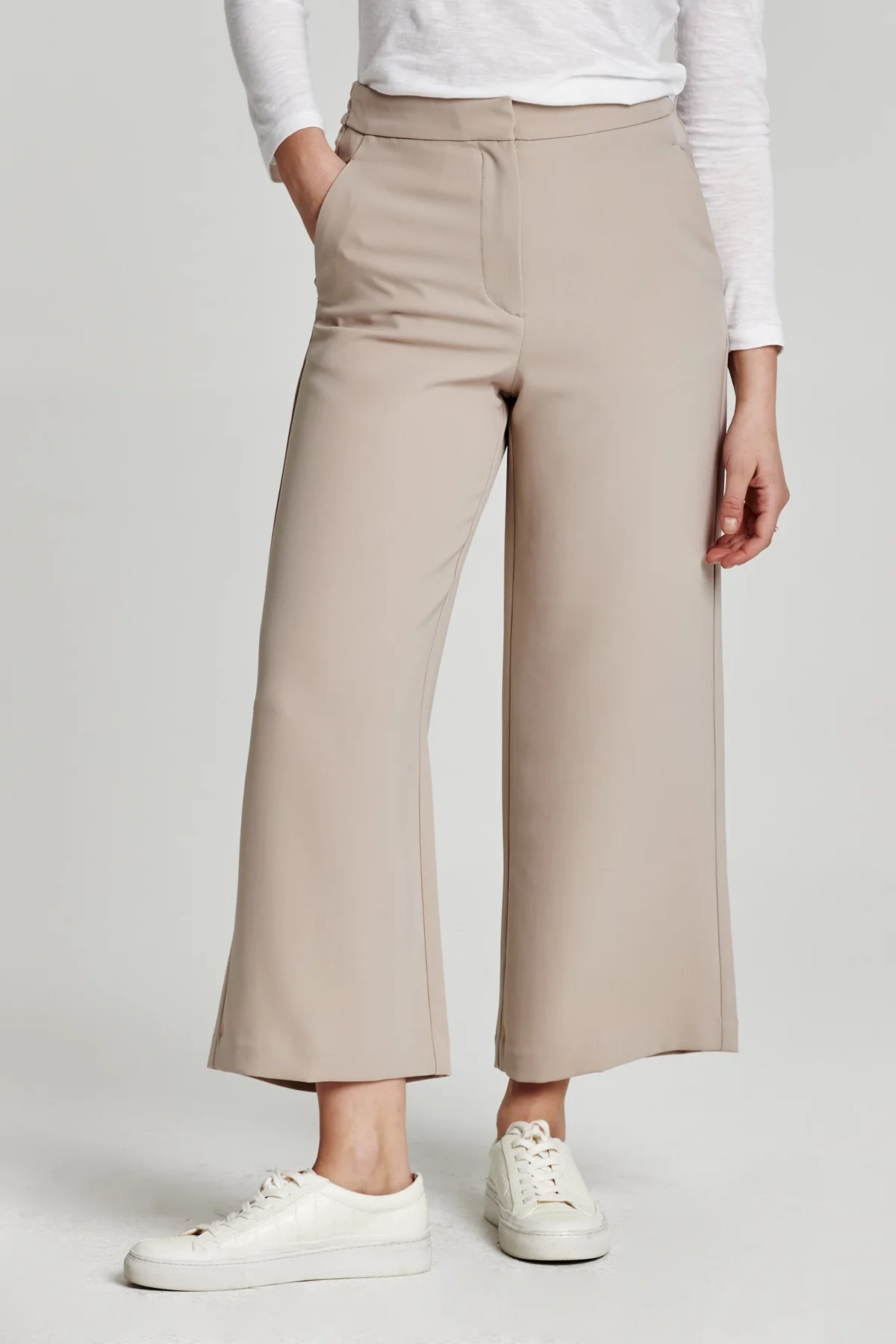 Denali High Rise Wide Leg Cropped Pants